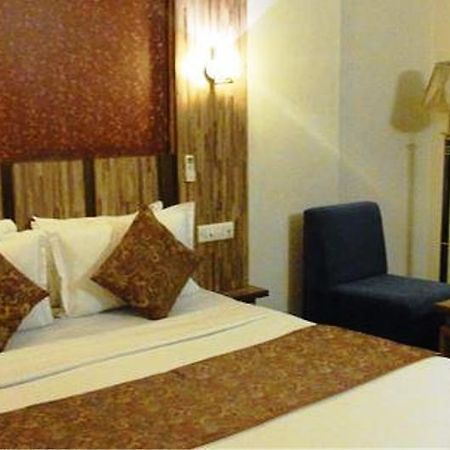 Hotel Eden Ахмедабад Экстерьер фото